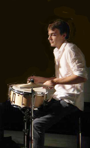 picture of Alun jamming on snare 2013